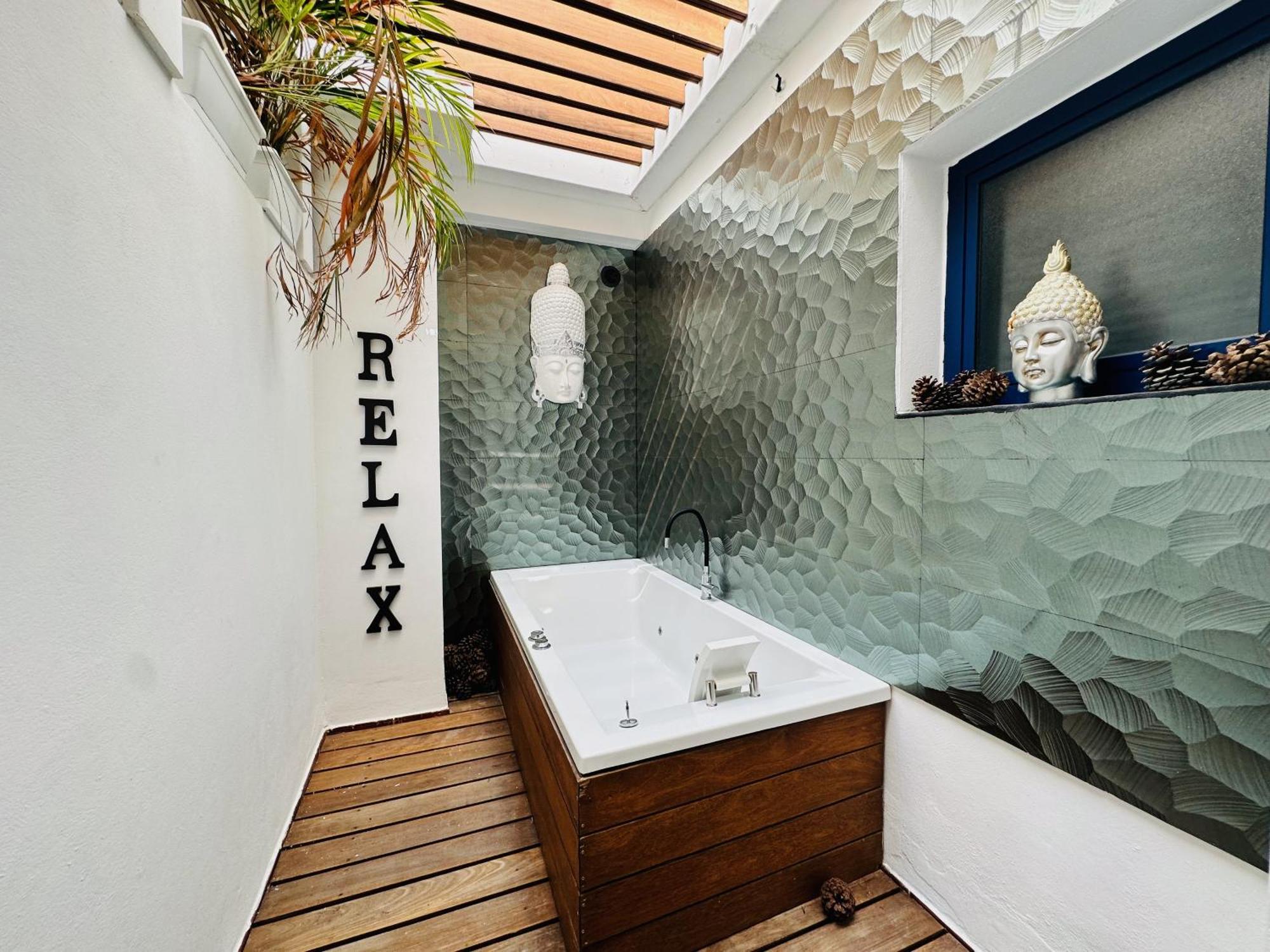 Pambnb - Chic Beachside Apartment Playa San Juan المظهر الخارجي الصورة
